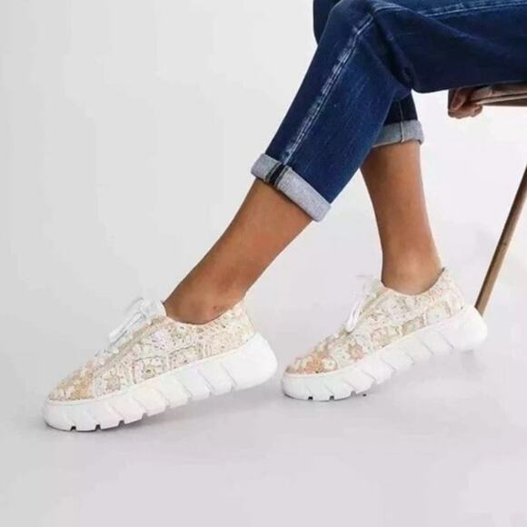 Free People Catch Me If You Can Crochet Lace Up Sneaker Platform Sz 7.5 EUC Boho - Picture 6 of 13